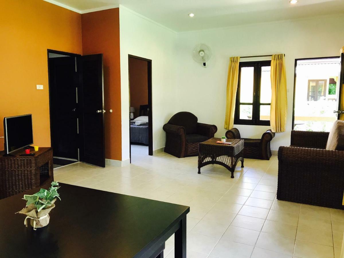 Marilyns Residential Resort Maret 外观 照片